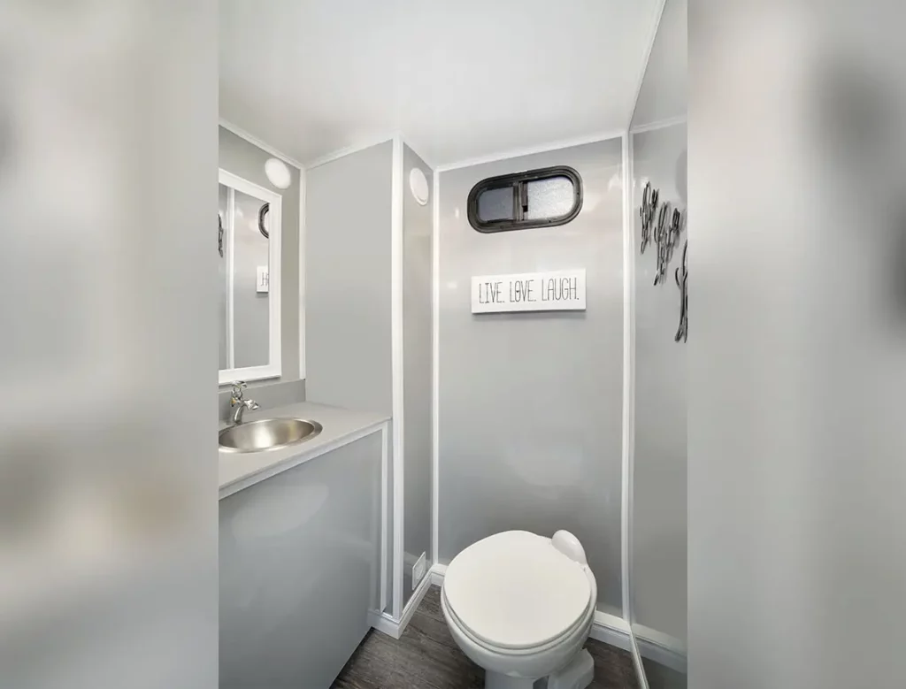restroom-trailer-interior-1024x779