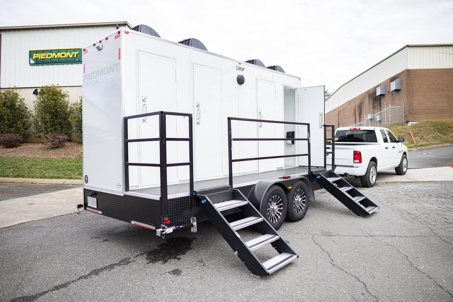 restroom-trailer-quad-1