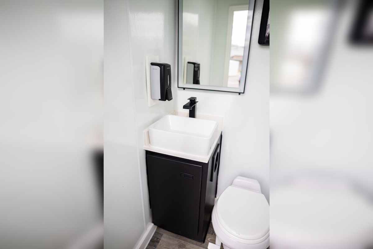 restroom-trailer-sink-landscape